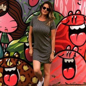 hi, i'm vanessa || size 6 / 27-28 / S to M || minimalist style